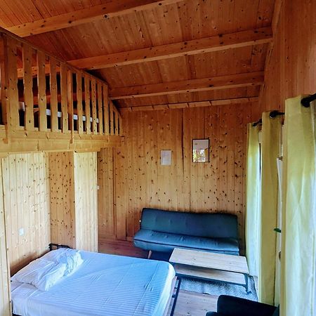Cabanes Et Lodges Du Belvedere Serrieres-sur-Ain Exterior foto