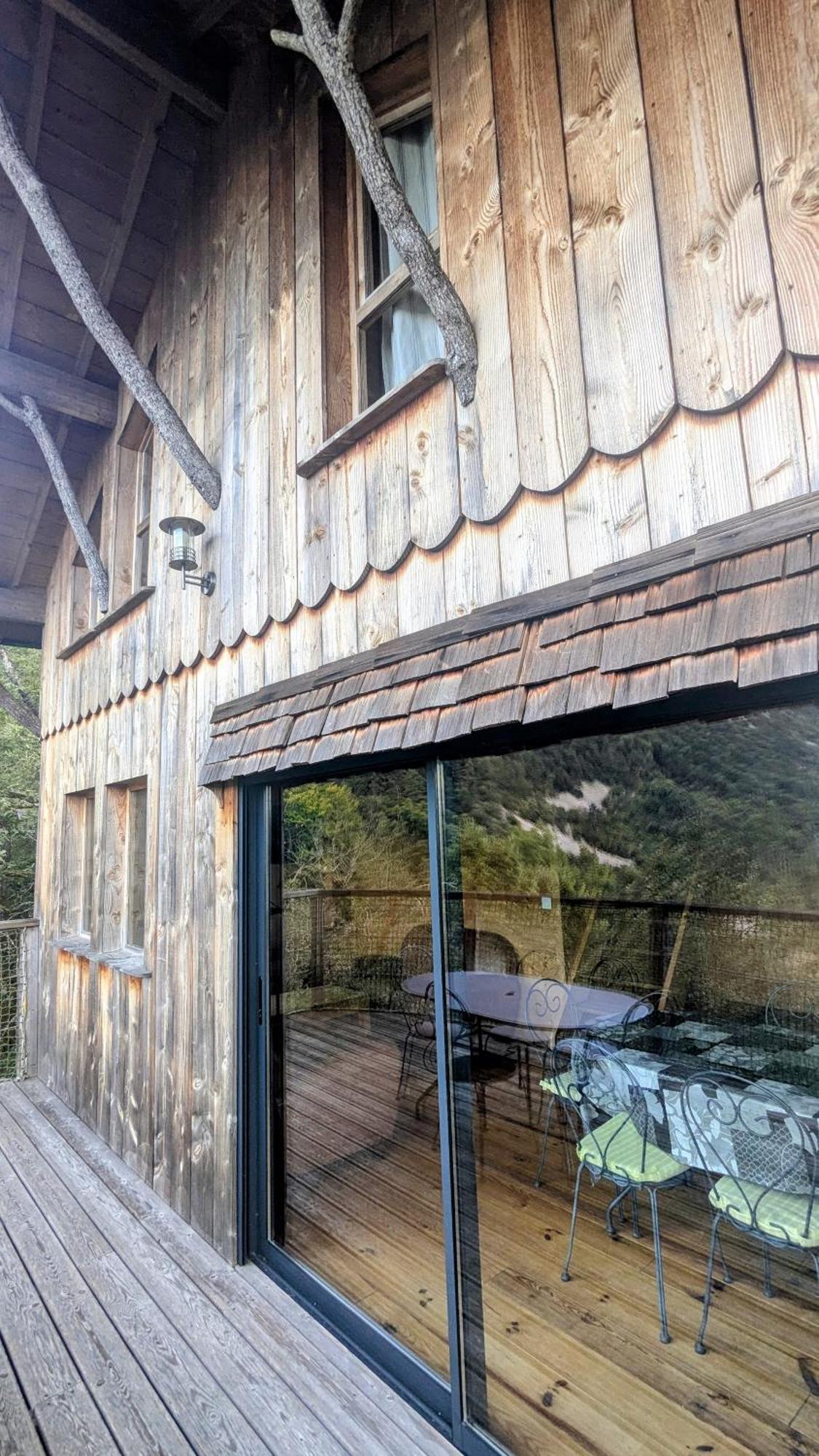 Cabanes Et Lodges Du Belvedere Serrieres-sur-Ain Exterior foto