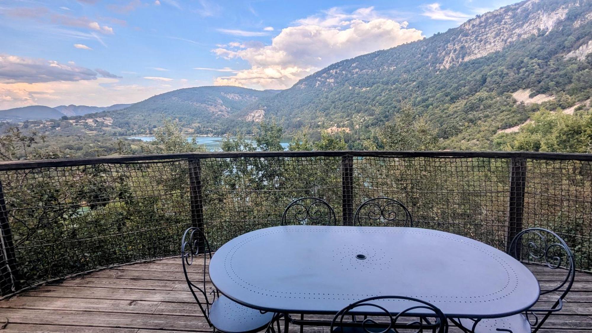 Cabanes Et Lodges Du Belvedere Serrieres-sur-Ain Exterior foto