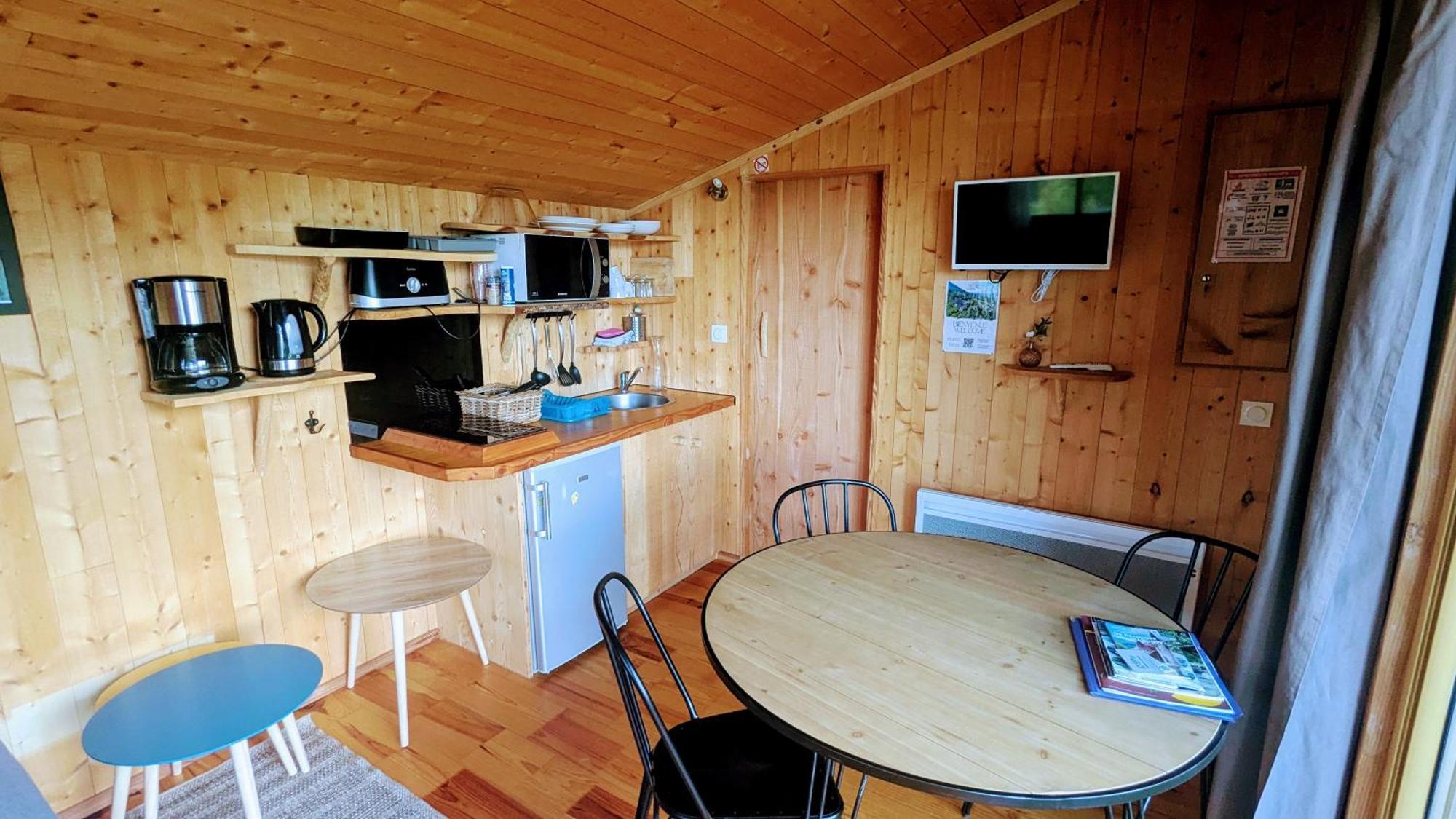 Cabanes Et Lodges Du Belvedere Serrieres-sur-Ain Exterior foto