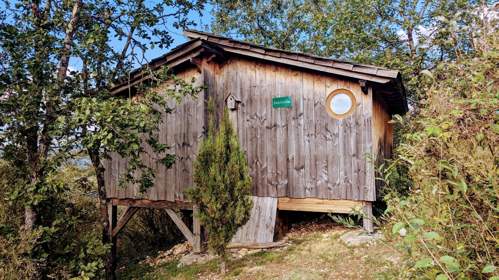 Cabanes Et Lodges Du Belvedere Serrieres-sur-Ain Exterior foto