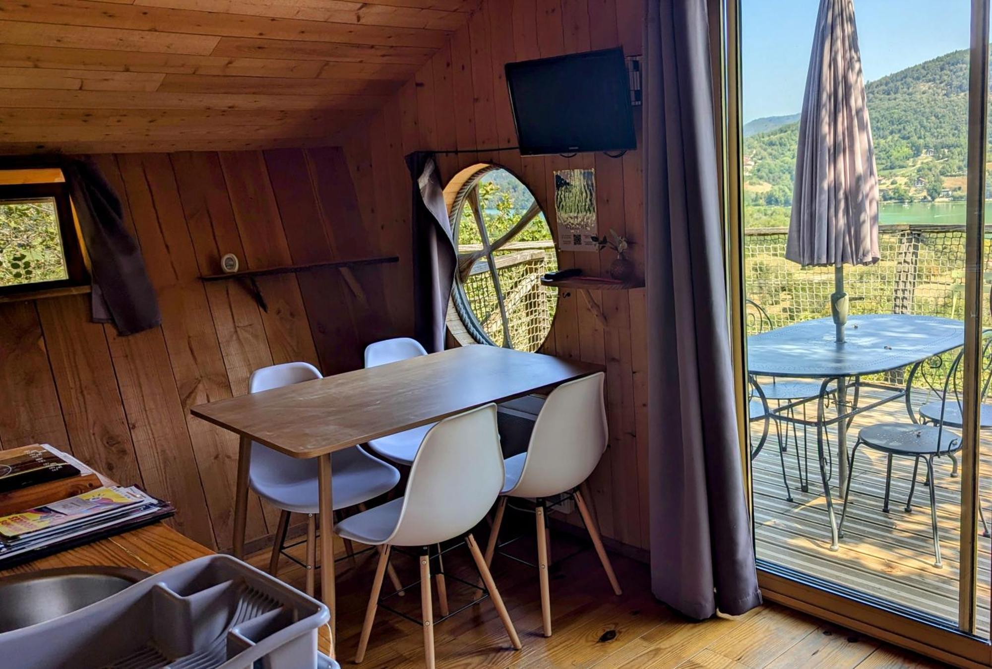 Cabanes Et Lodges Du Belvedere Serrieres-sur-Ain Exterior foto
