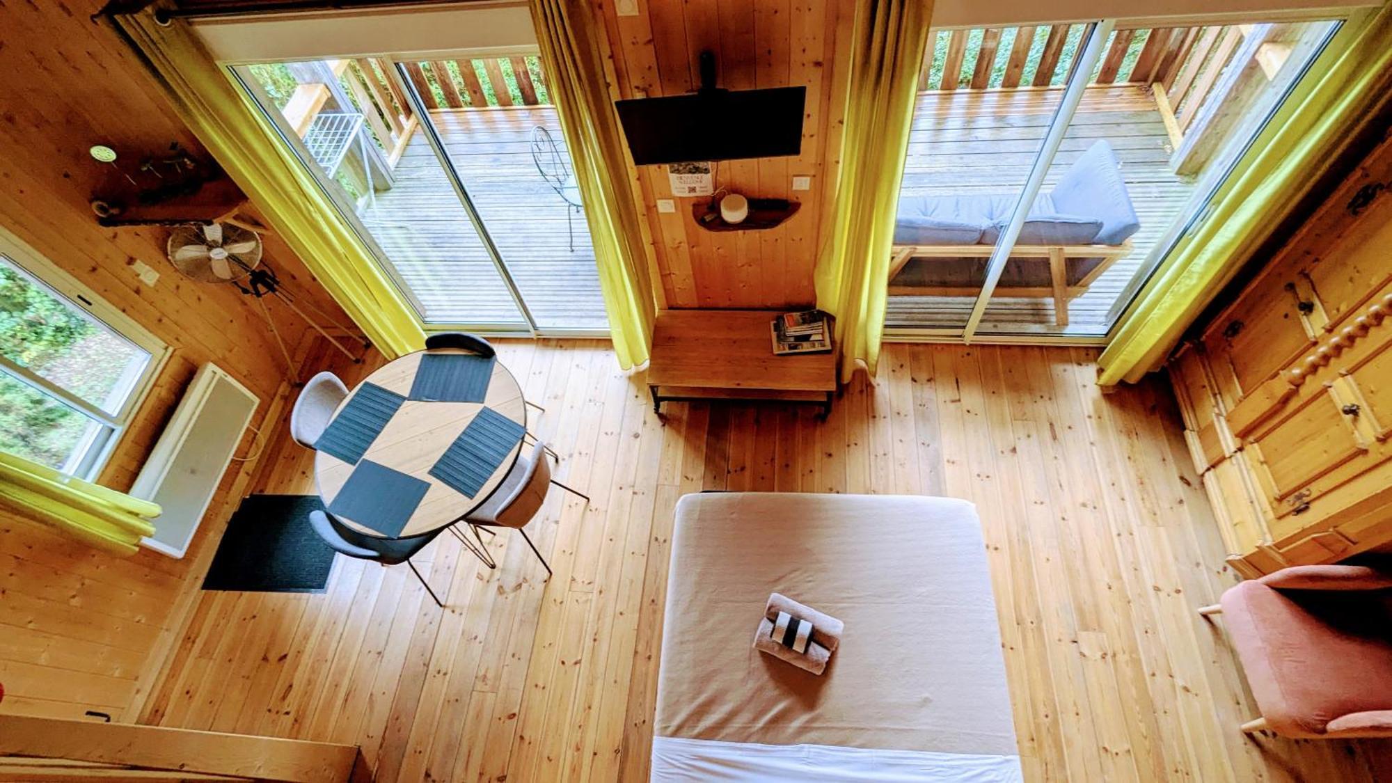 Cabanes Et Lodges Du Belvedere Serrieres-sur-Ain Exterior foto