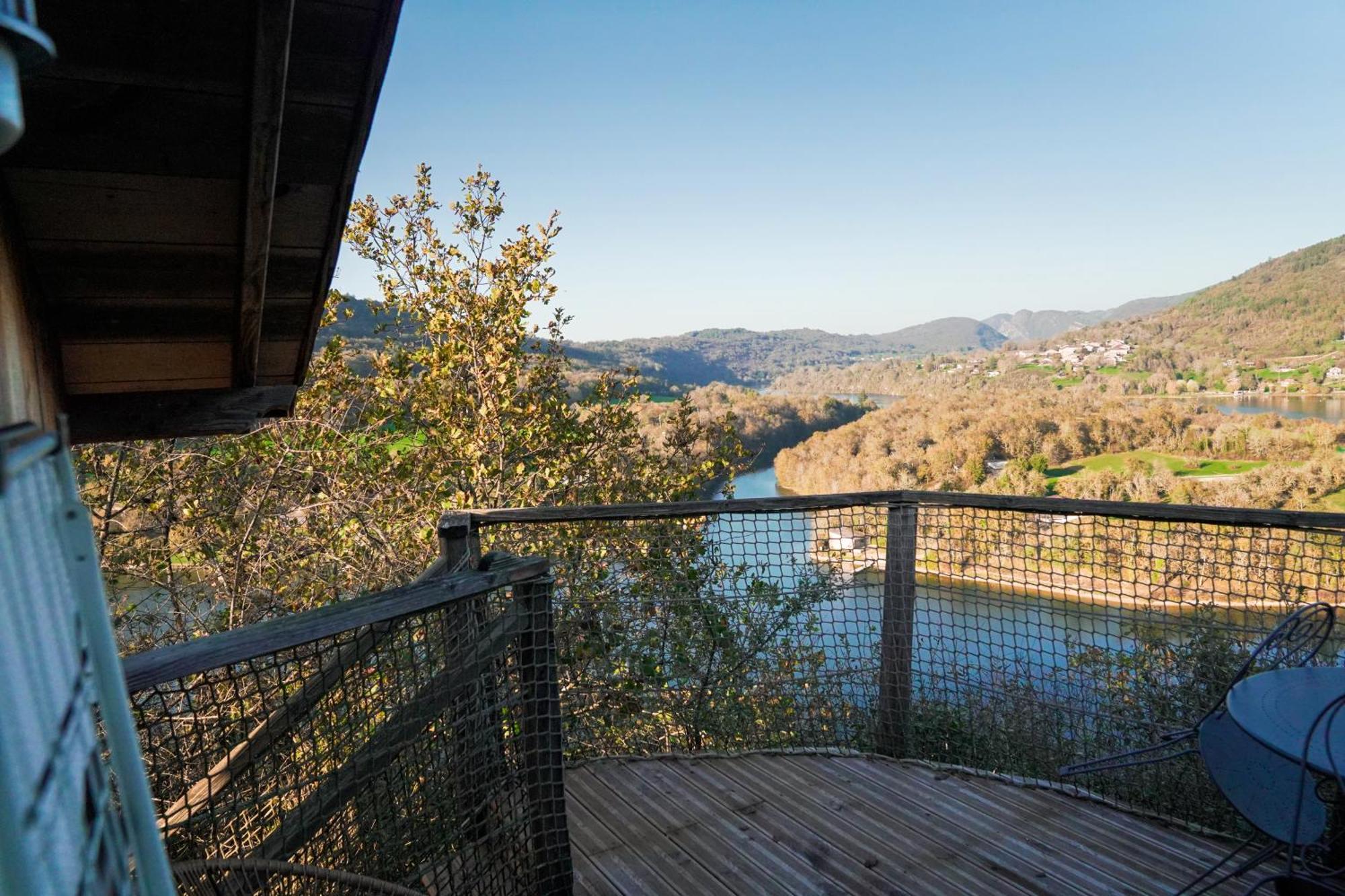 Cabanes Et Lodges Du Belvedere Serrieres-sur-Ain Exterior foto