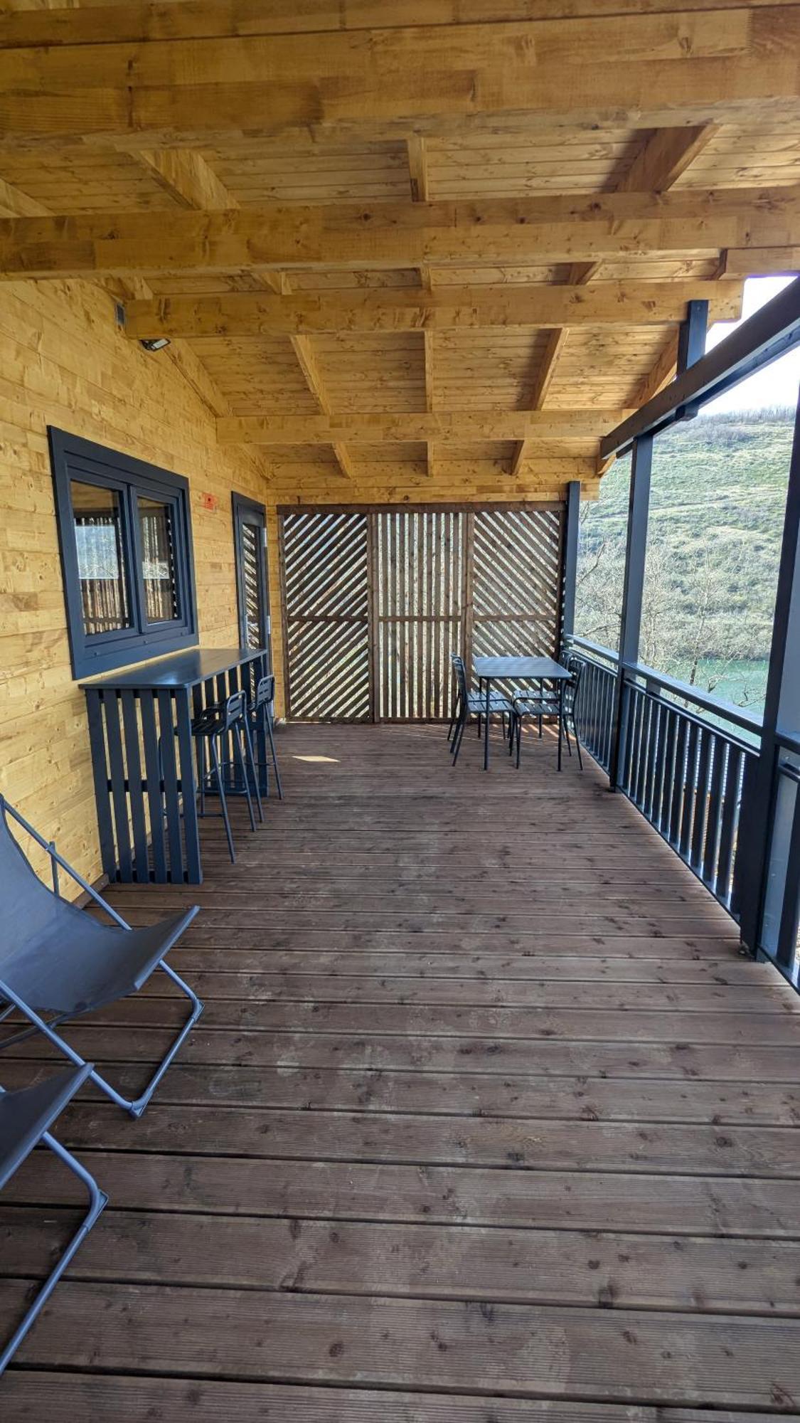 Cabanes Et Lodges Du Belvedere Serrieres-sur-Ain Exterior foto