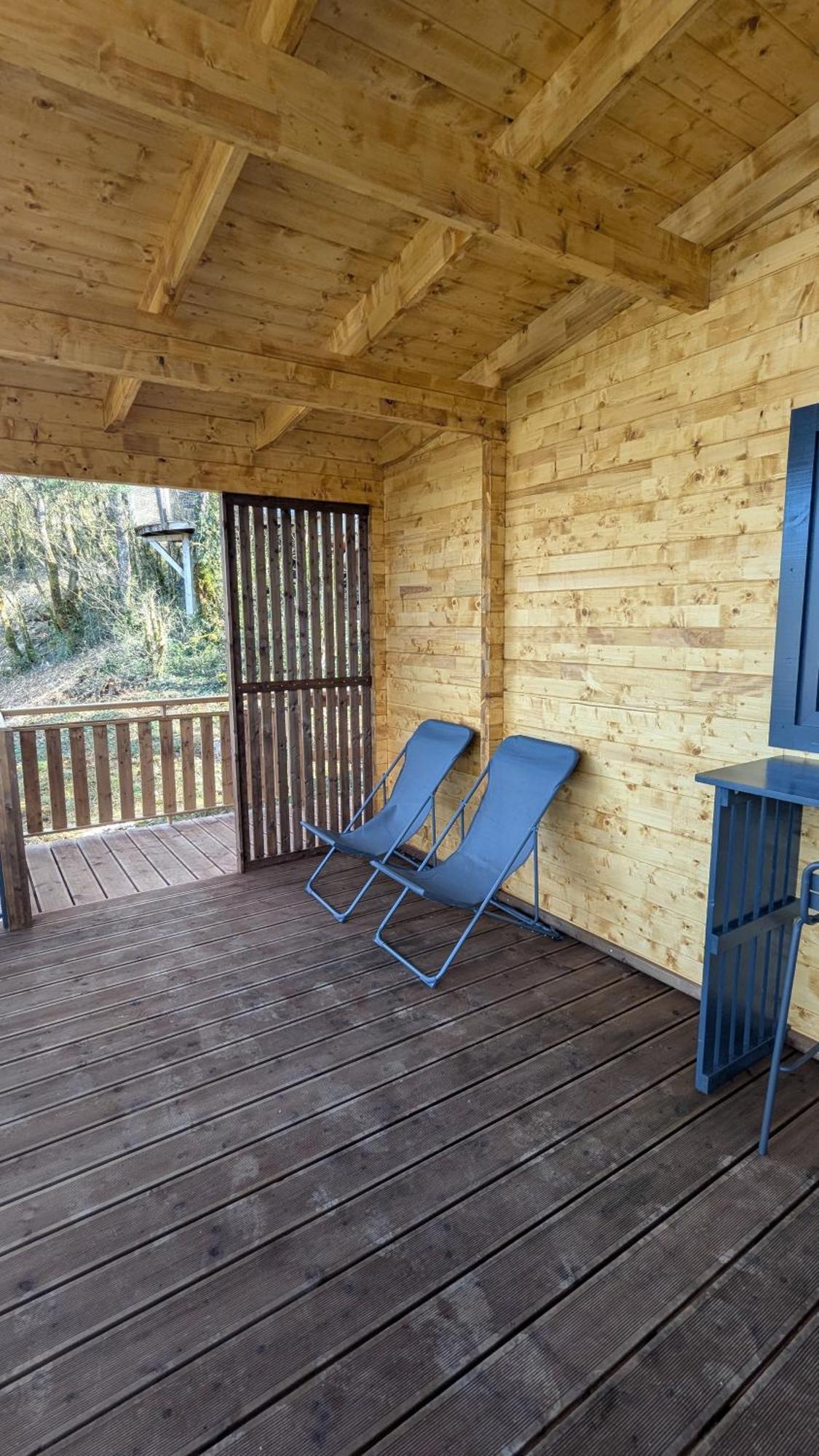 Cabanes Et Lodges Du Belvedere Serrieres-sur-Ain Exterior foto