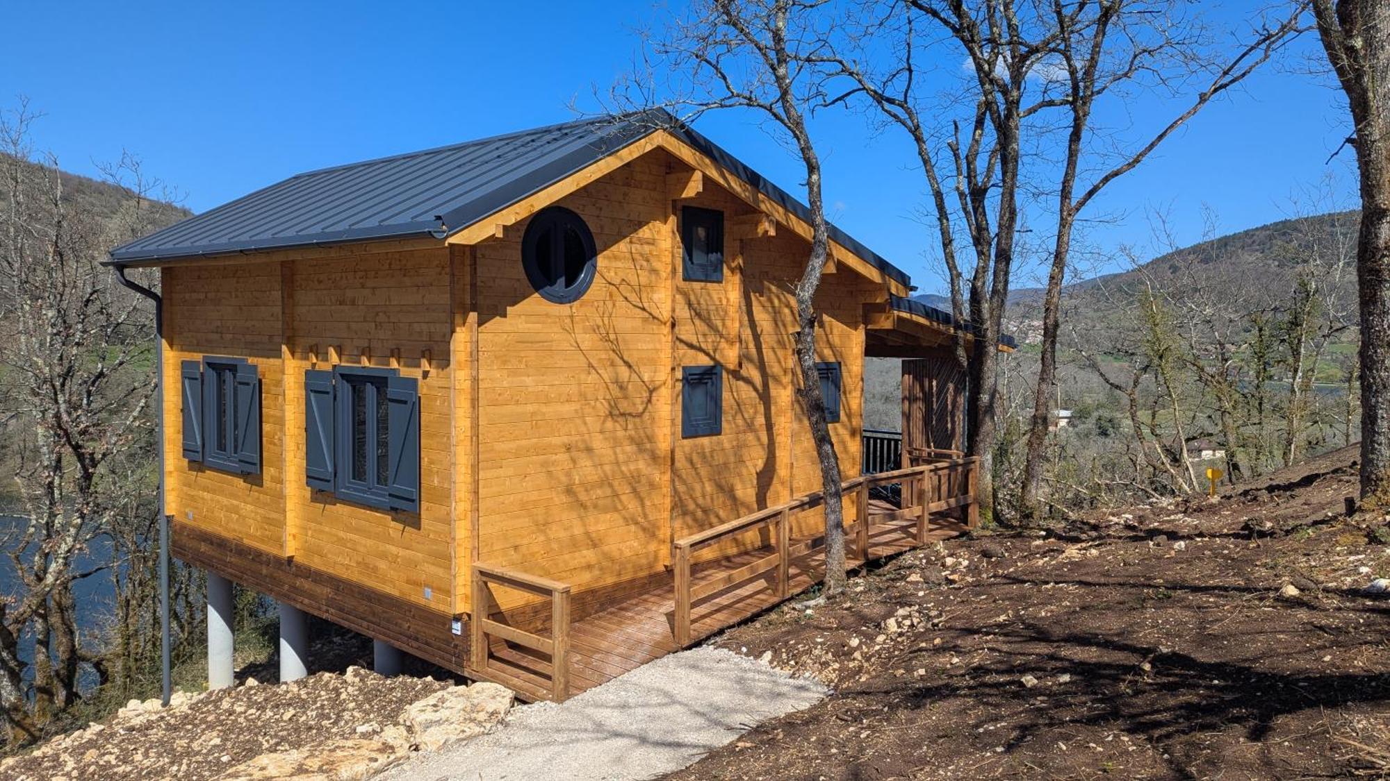 Cabanes Et Lodges Du Belvedere Serrieres-sur-Ain Exterior foto