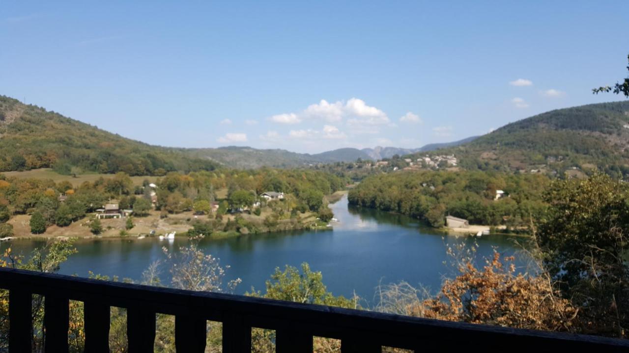 Cabanes Et Lodges Du Belvedere Serrieres-sur-Ain Exterior foto